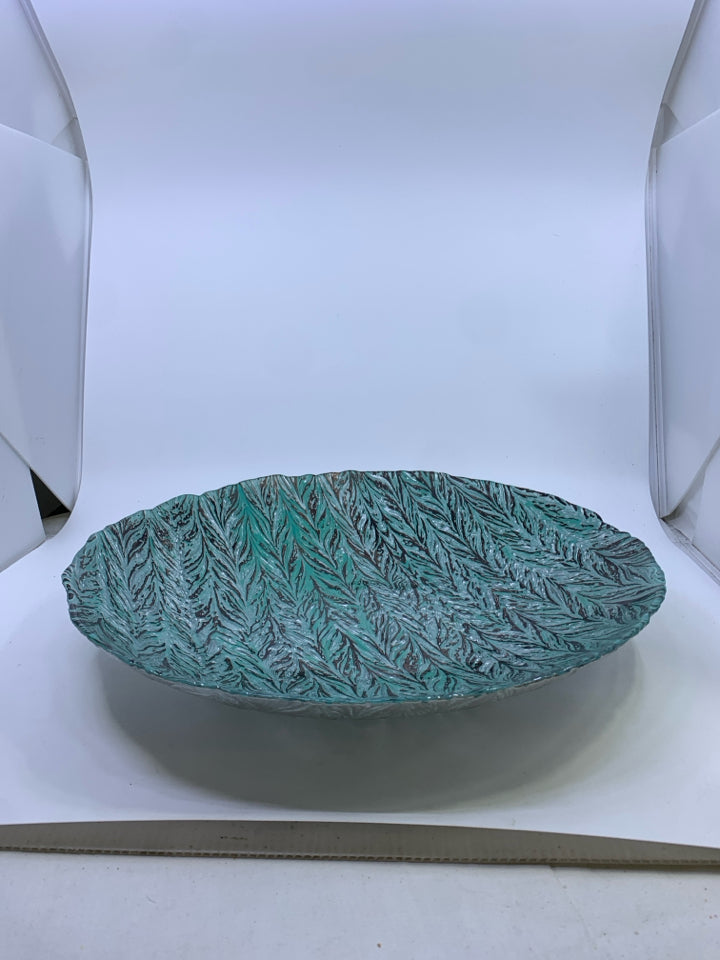 LARGE TEAL FEATHER PATTERN CENTERPIECE.