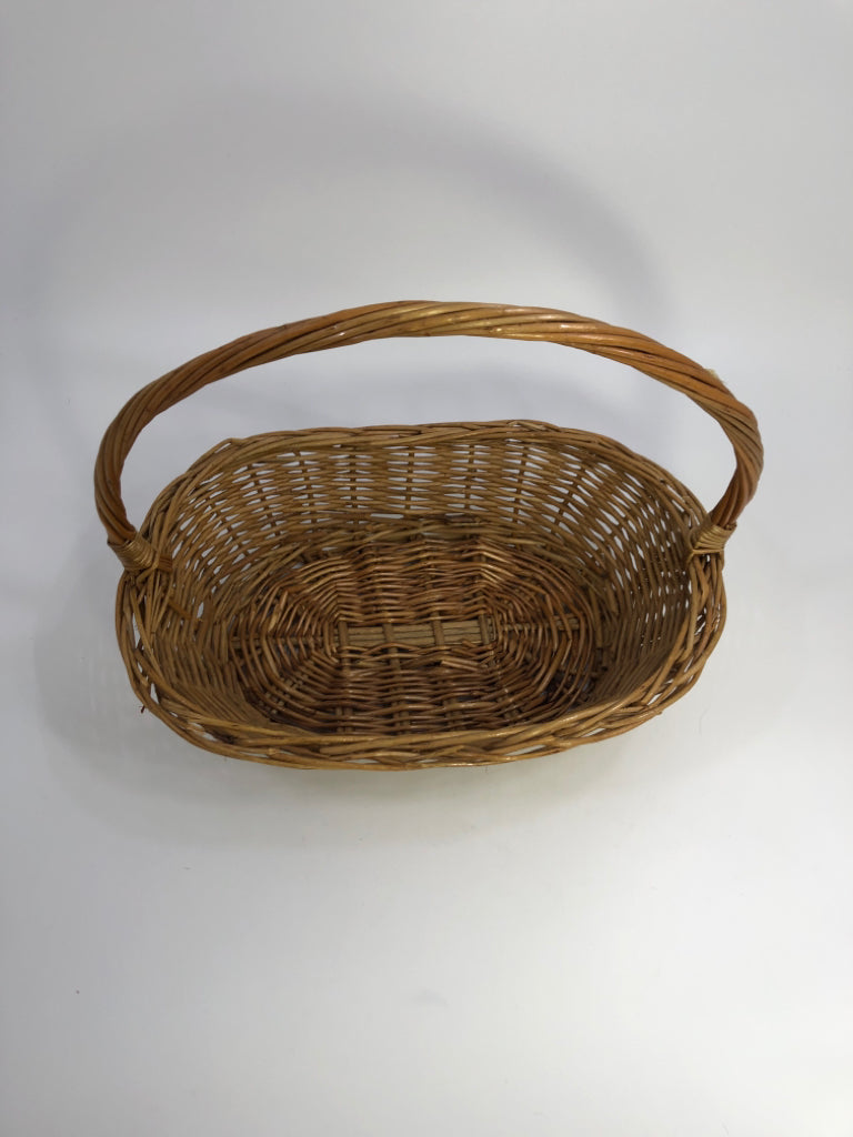 WICKER OVAL BASKET W/WICKER SPUN HANDLE.