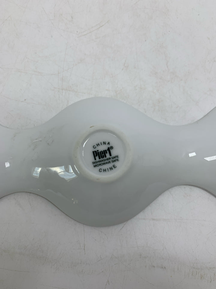 SMALL 3 DIVIDED SERVING PLATE.
