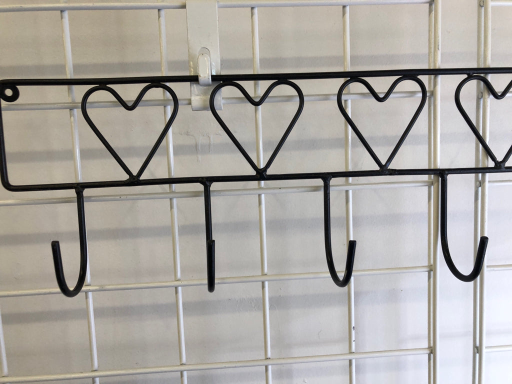 BLACK METAL 6 HOOK WALL HANGING.