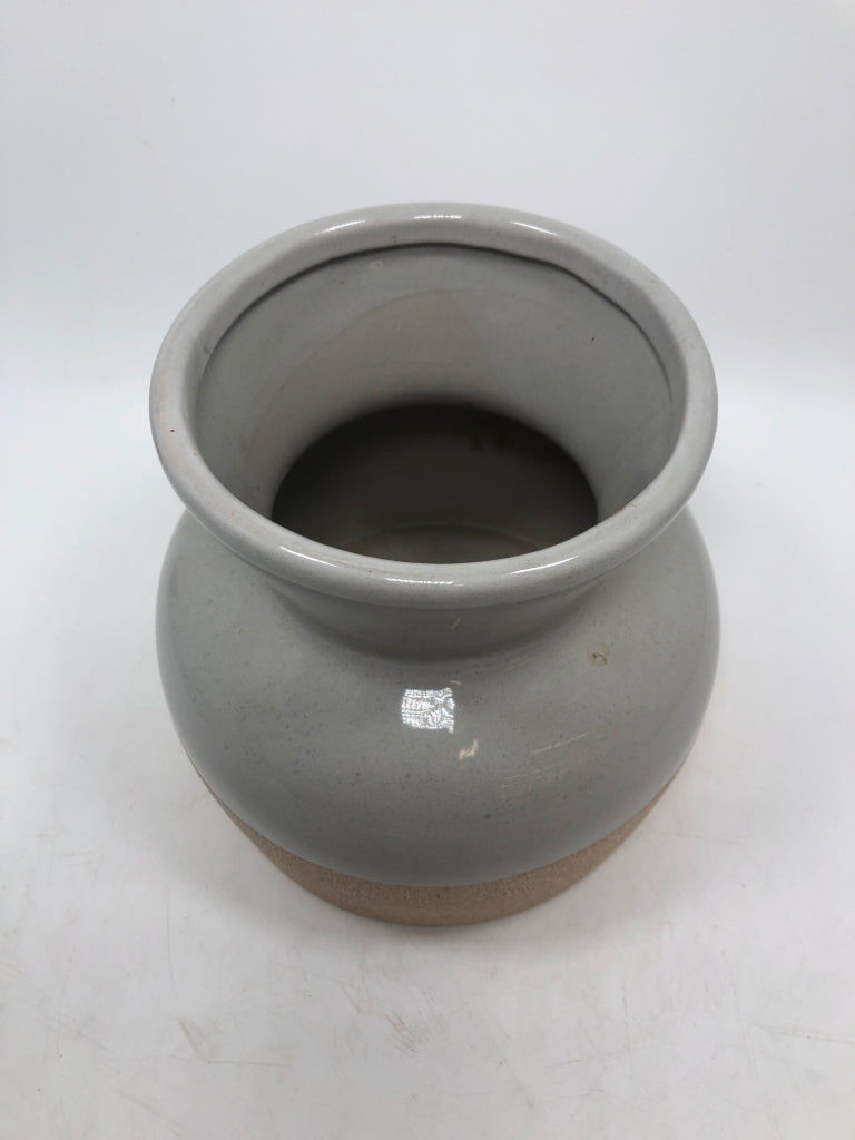 2-TONED TEXTURED GRAY CERAMIC VASE.