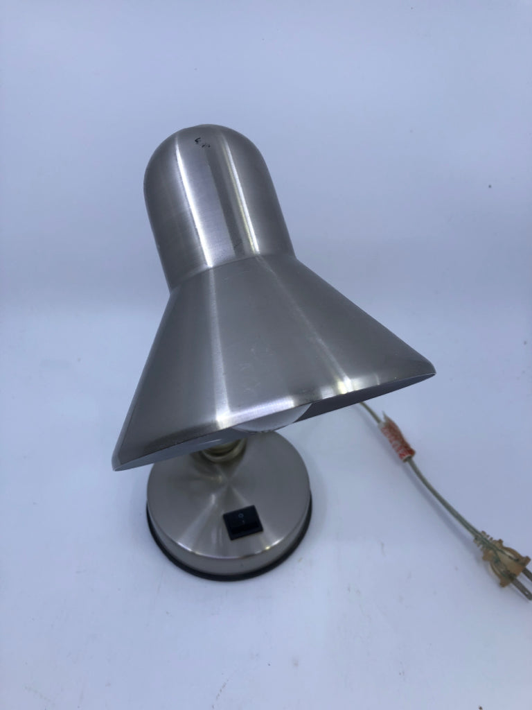 SILVER ADJUSTABLE DESK LAMP.