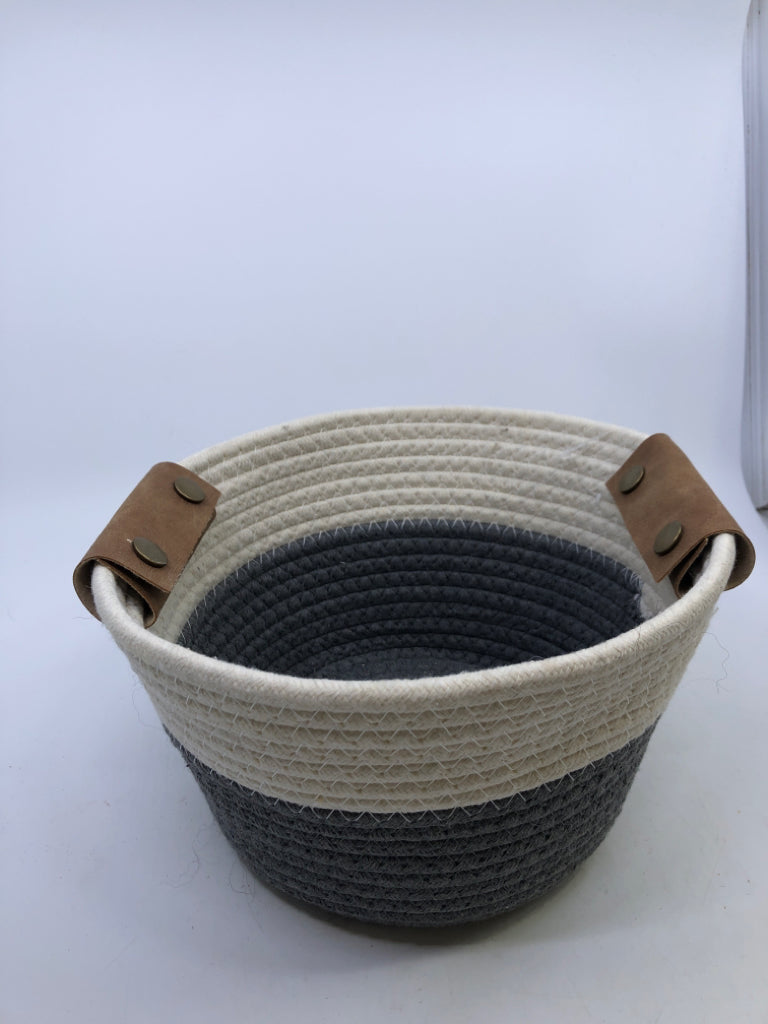 WHITE/GREY WOVEN BASKET.