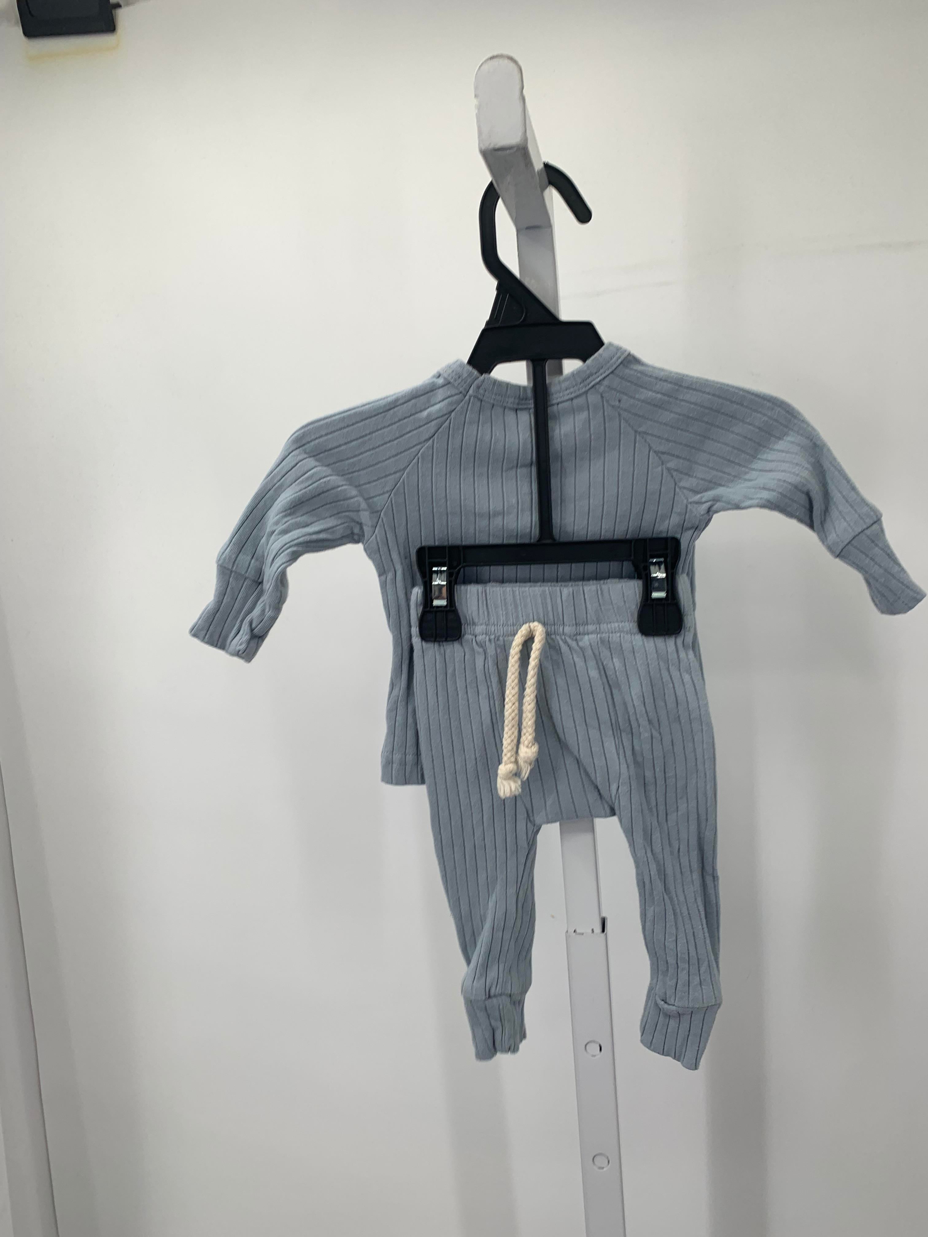 RIBBED SHIRT AND PANTS.