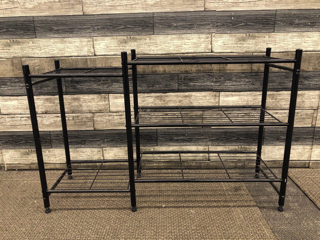BLACK METAL SHOE RACK.