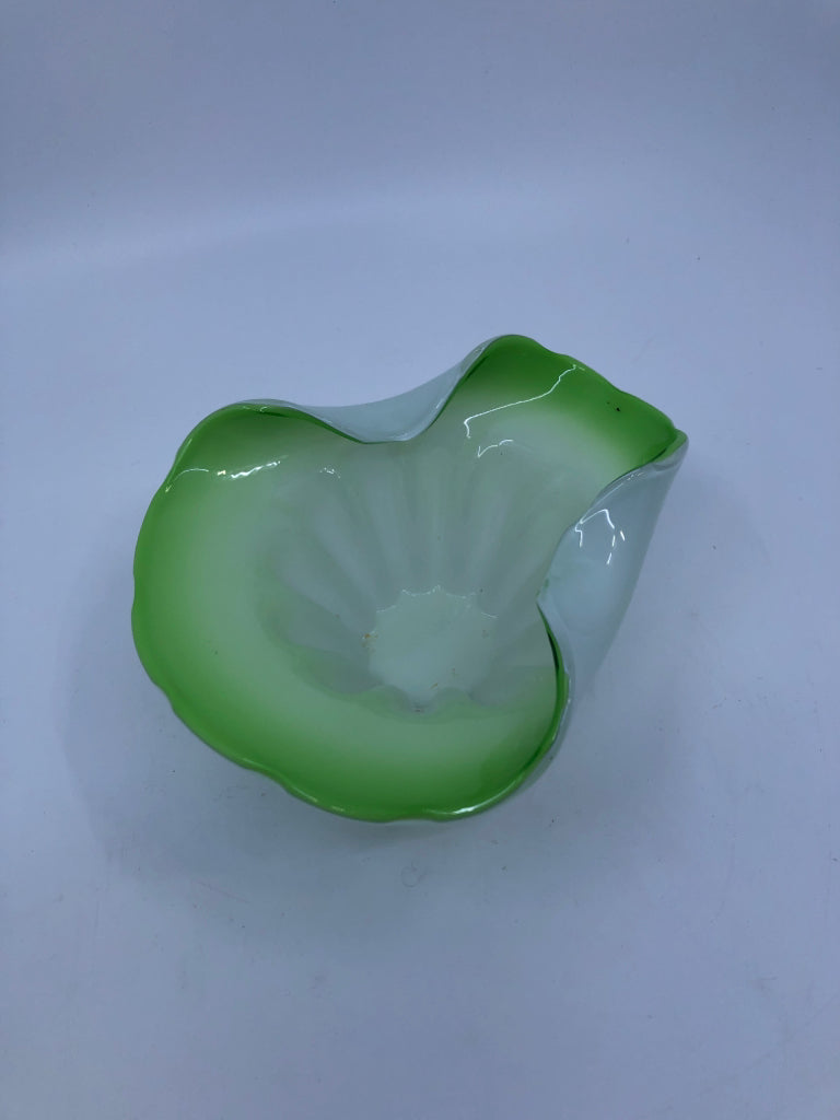 GREEN AND WHITE FOLDED EDGE GLASS DISH.