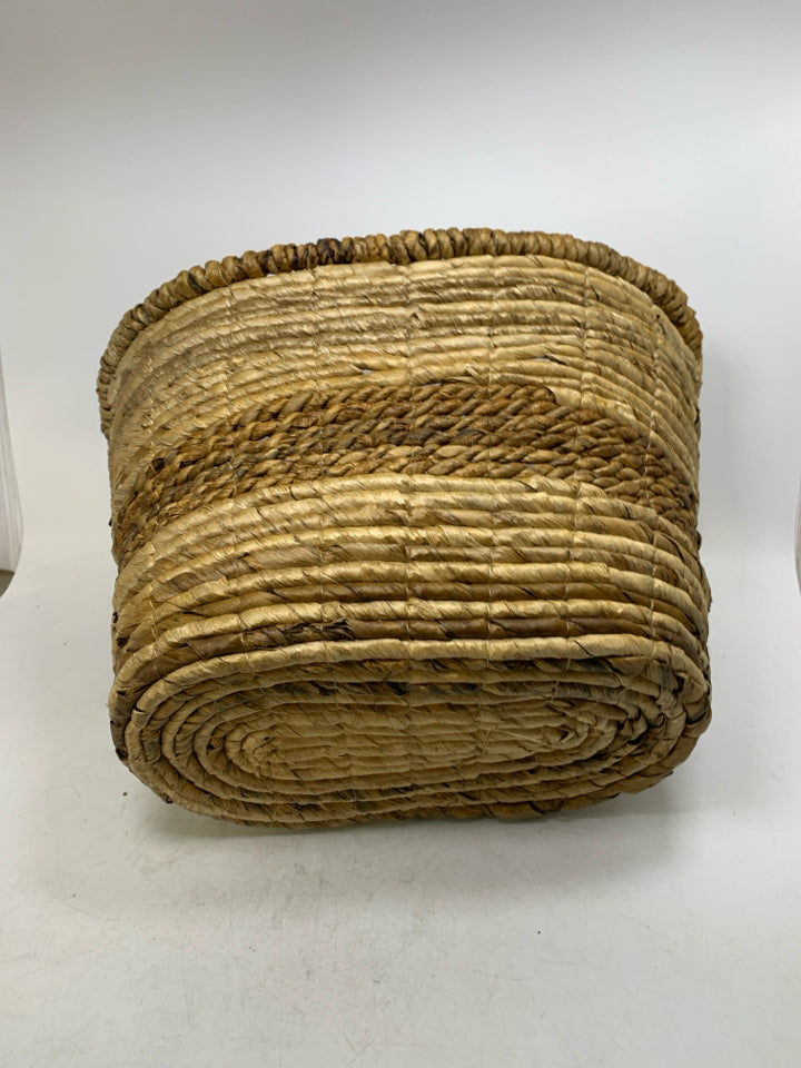 OVAL MULTI TONE TWIN BASKET W/ HANDLES.