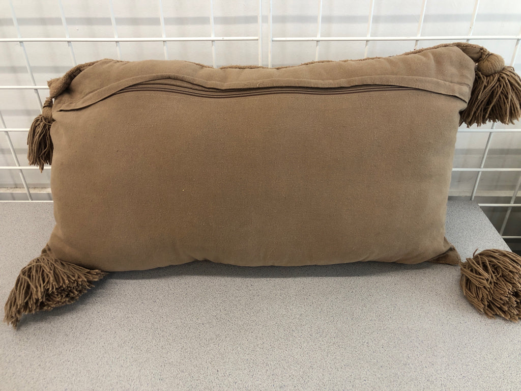TRIANGLE-PUFF BROWN PILLOW W/TASSELS.