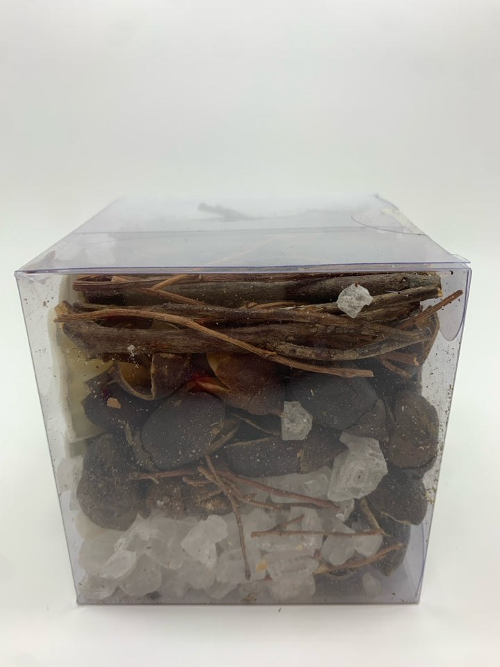 NIP HIBISCUS POTPOURRI.