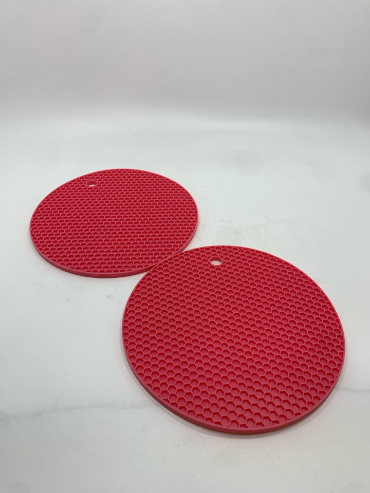 7PC SAFE GRABS PINK SILICONE MICROWAVE TOOLS.