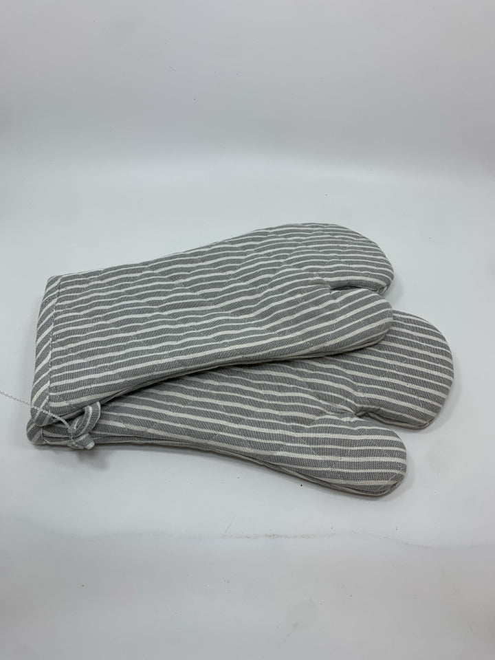2 GREY/WHITE STRIPE OVEN MITTS.