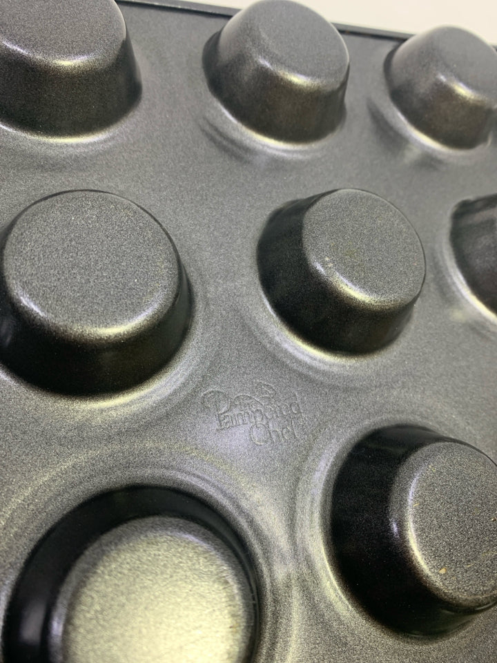 PAMPERED CHEF MINI MUFFIN PAN.
