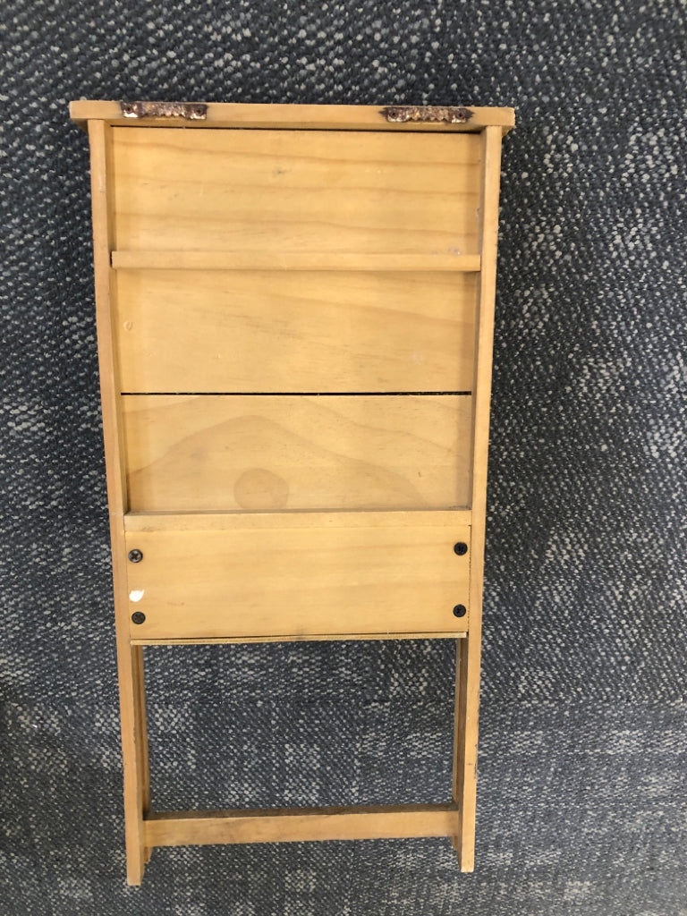 SOAP & TOWEL WASHBOARD DECOR.