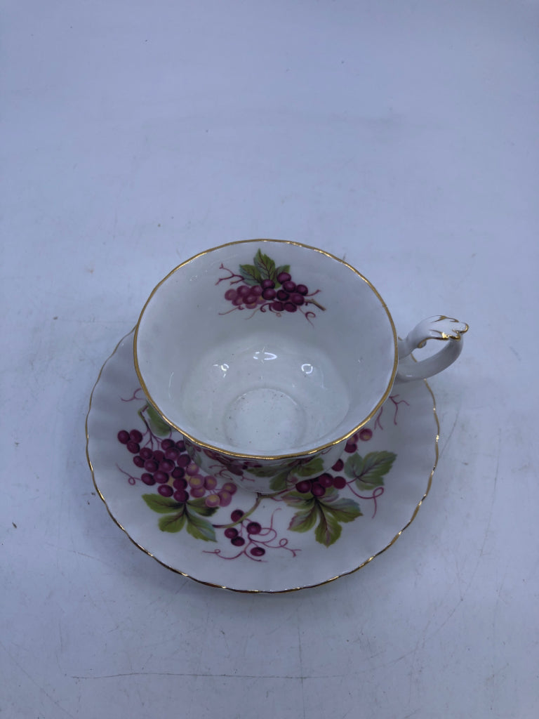 PURPLE GRAPES TEACUP/SAUCER ROYAL ALBERT.
