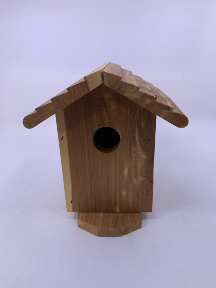 UNFINISHED BIRD HOUSE W/ HARD WARE.