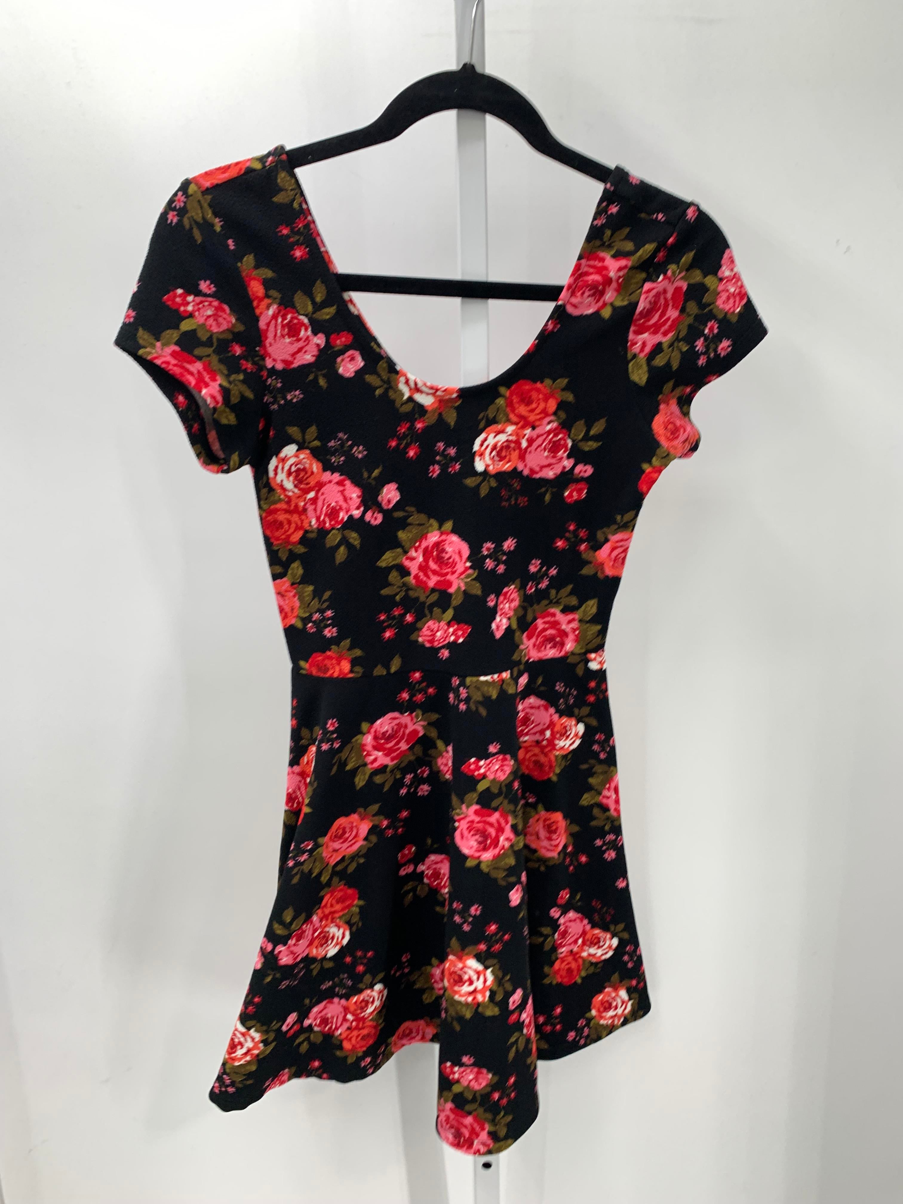 Planet Gold Size Medium Juniors Short Sleeve Dress