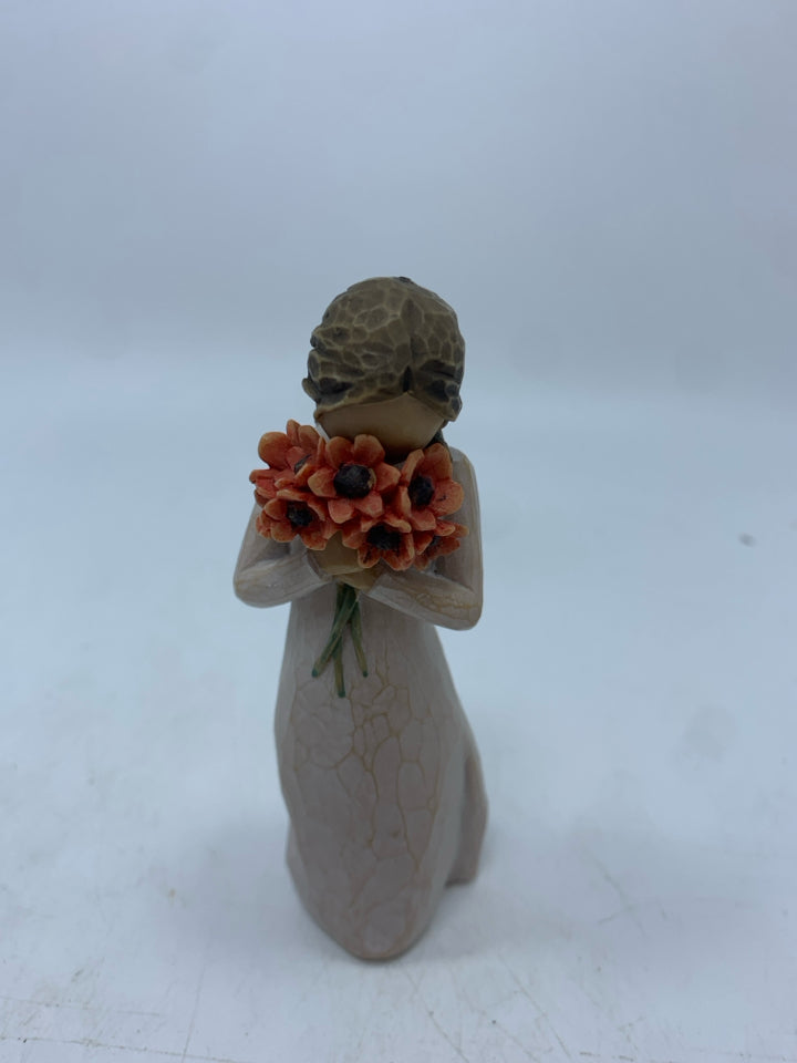 WILLOW TREE "SURROUNDED BY LOVE" FIGURINE.
