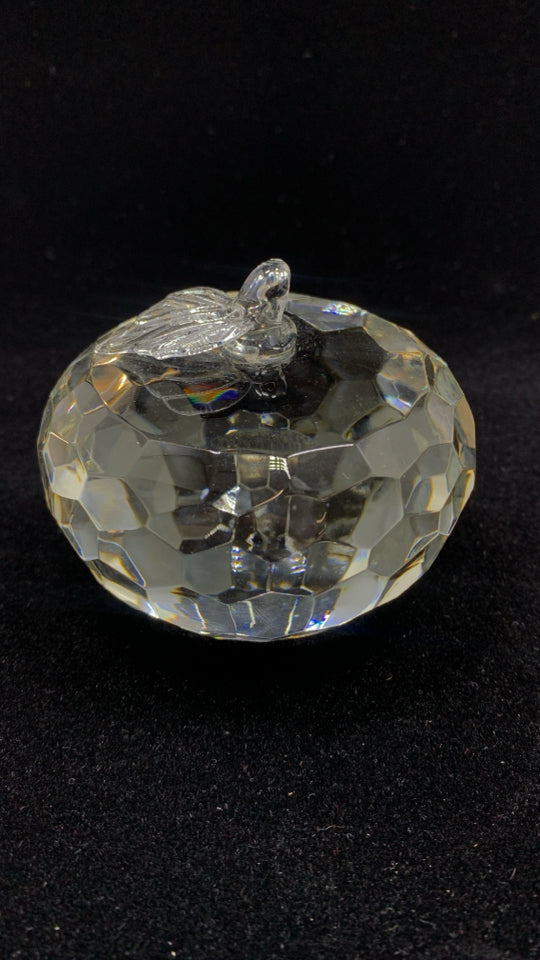 CRYSTAL APPLE PAPERWEIGHT.