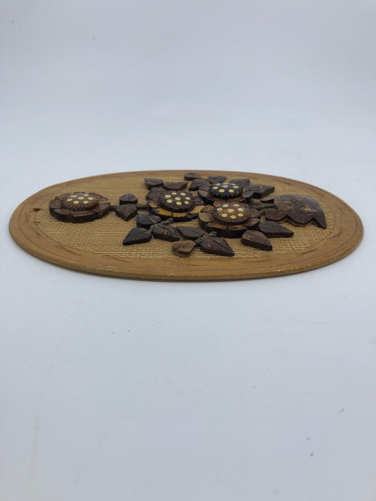 2 VTG OVAL WOOD FLOWER BOUQUET WALL HANGING.