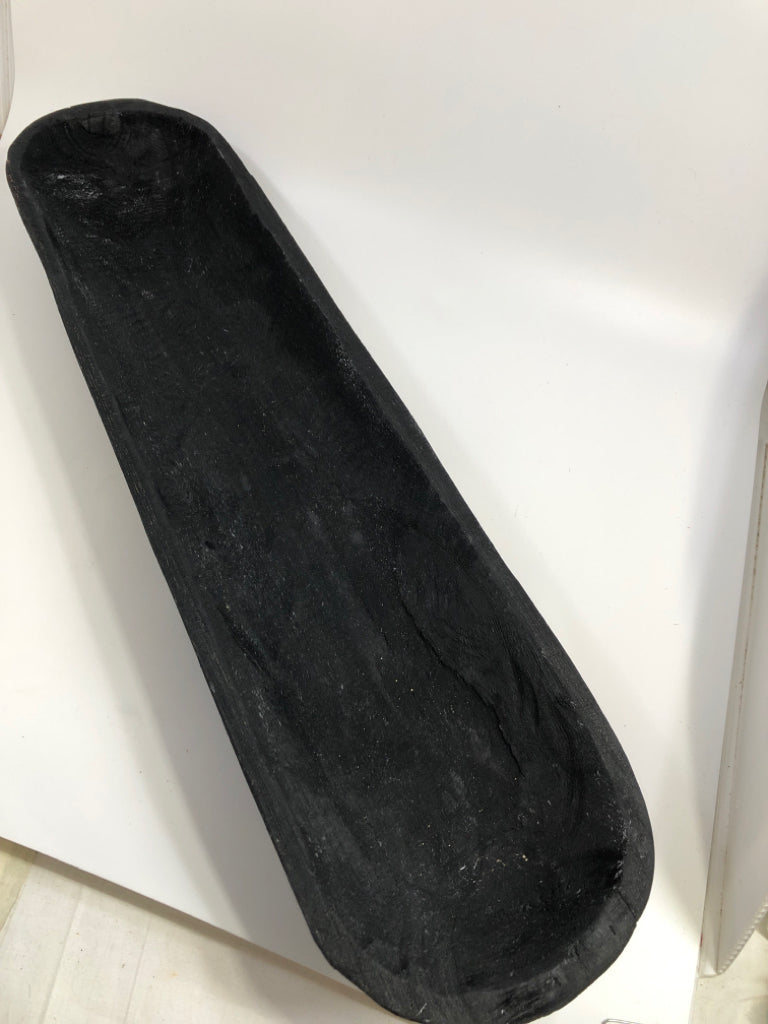 BLACK WOOD CENTERPIECE.