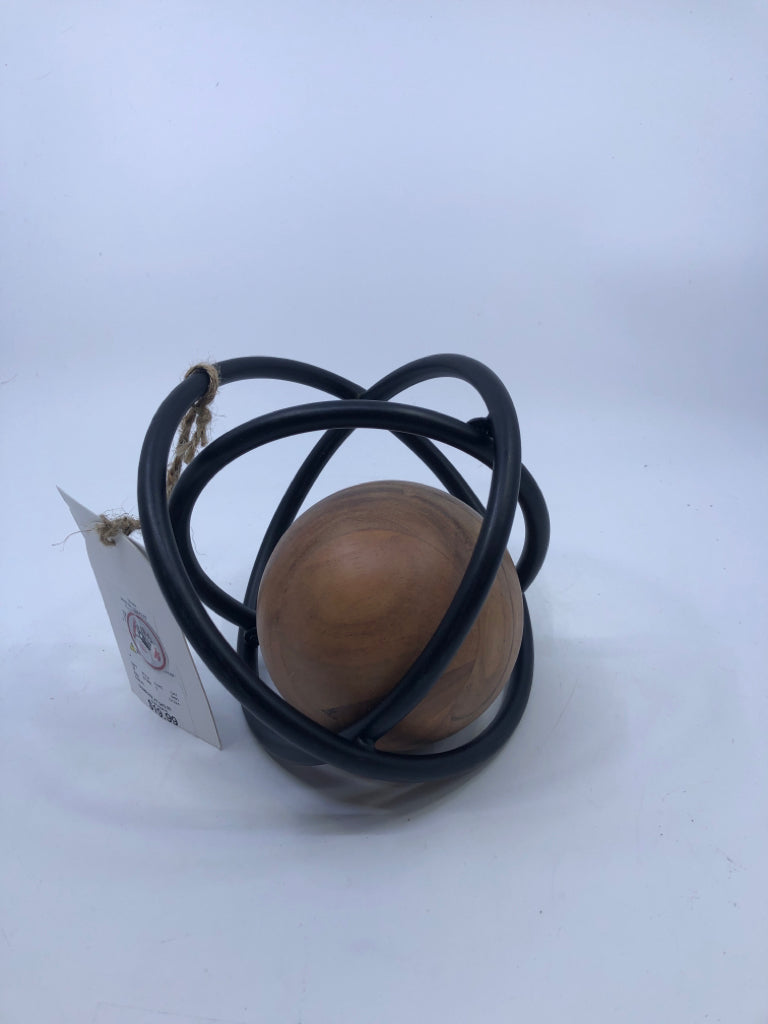 METAL AND WOOD BALL DESK DECOR.