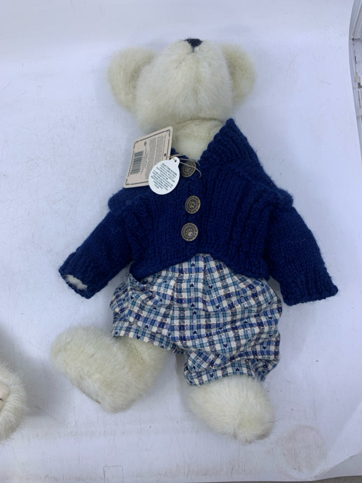WHITE BEAR W/ BLUE SWEATER PLAID PANTS.