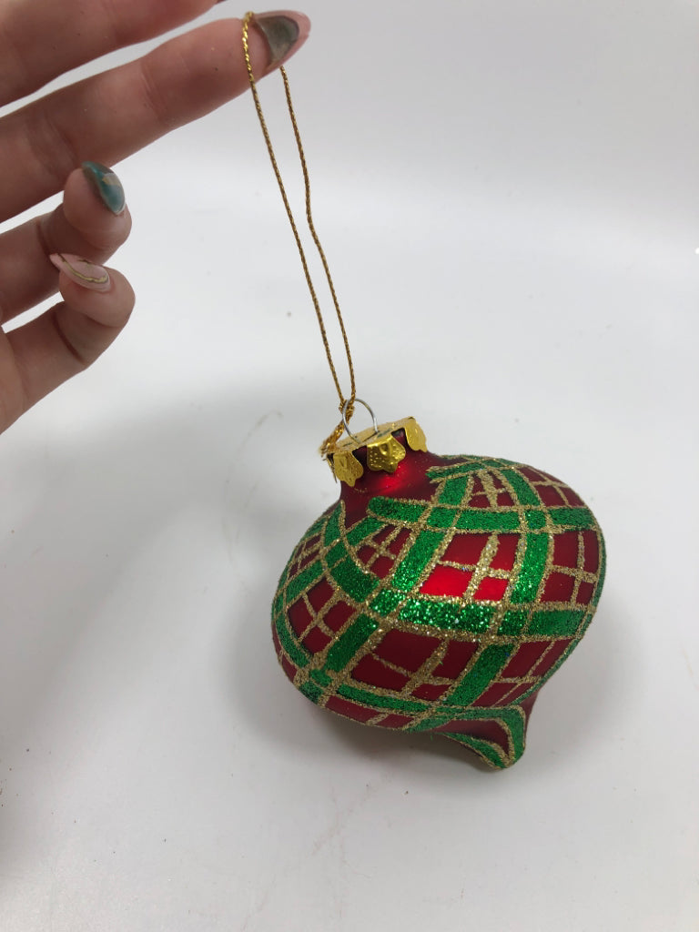 RED & GREEN PLAID GLASS TEARDROP ORNAMENT.