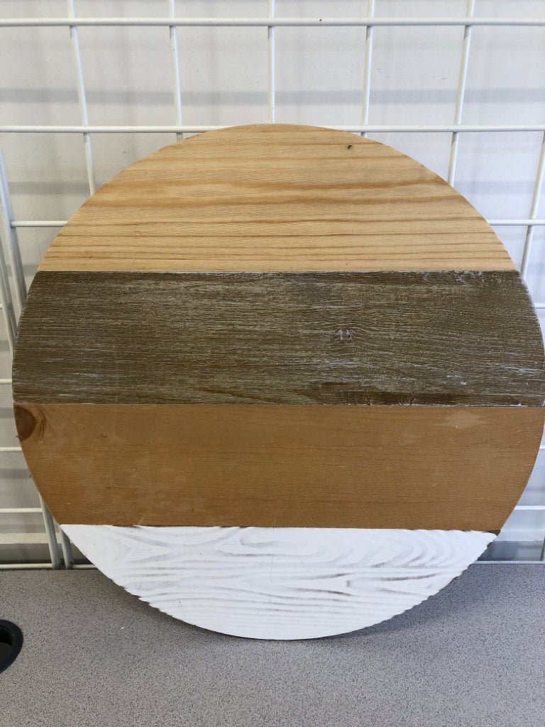 MULTI-TONED WOOD PLAQUE.