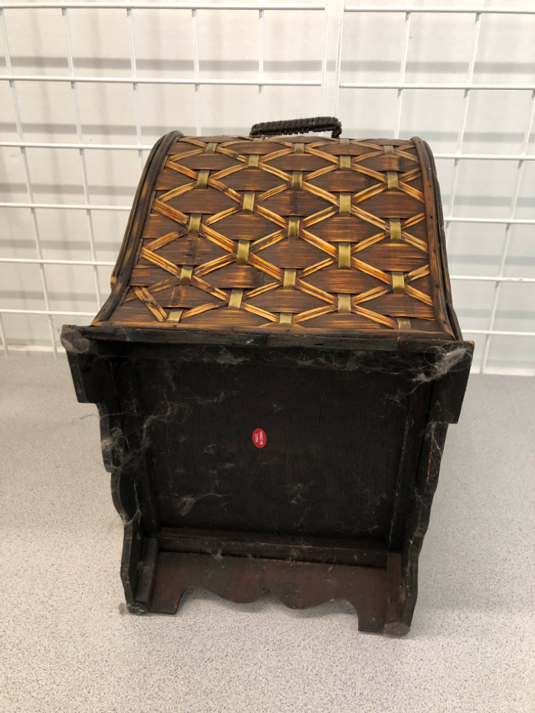 URN SHAPED WICKER BOX W/LOCKING FLIP LID.
