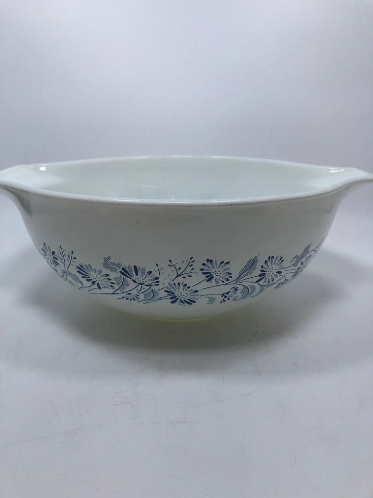 3 VTG COLONIAL MIST CINDERELLA NESTING BOWLS.
