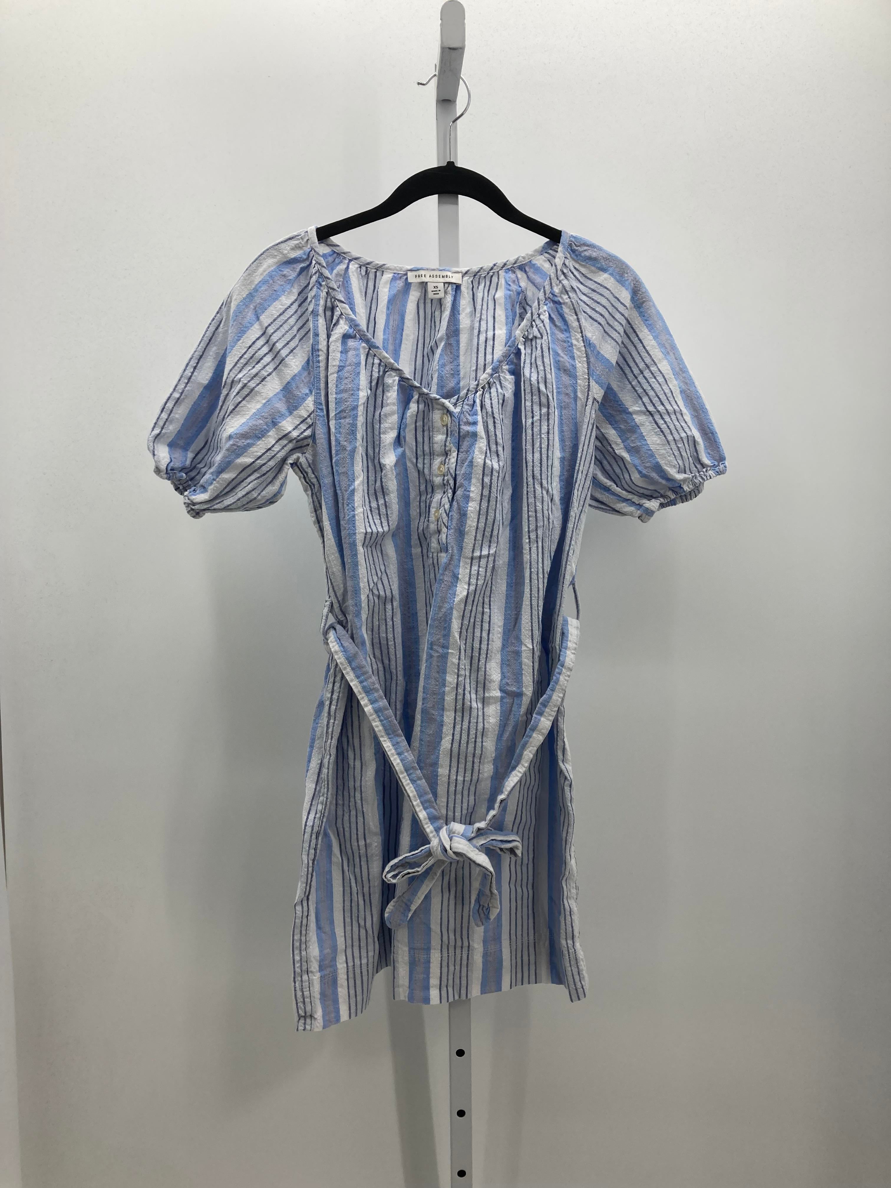 Free Assembly Size X Small Misses Short Sleeve Dress