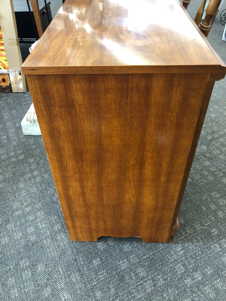 SOLID MAPLE DESK W/ 4 DRAWERS GOLD HARDWARE + CHAIR BASSETT.