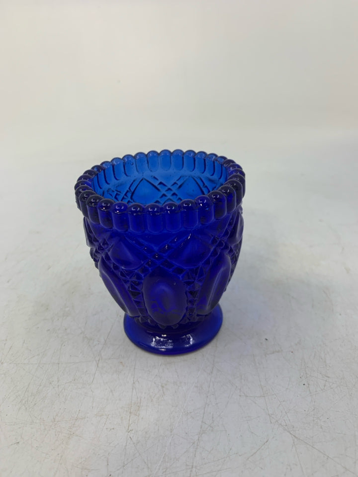 FOOTED TEXTURED GLASS TOOTH PICK HOLDER BEADED EDGE.