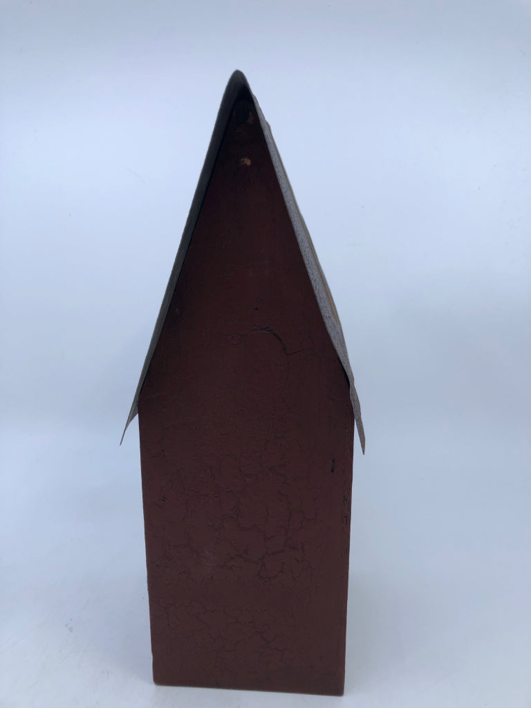 RED RUSTIC METAL BIRDHOUSE.