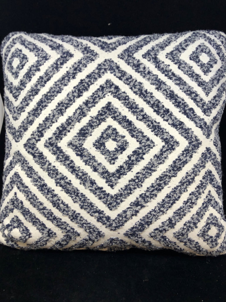 CREAM PILLOW W/BLUE TEXTURED DIAMOND DESIGN.