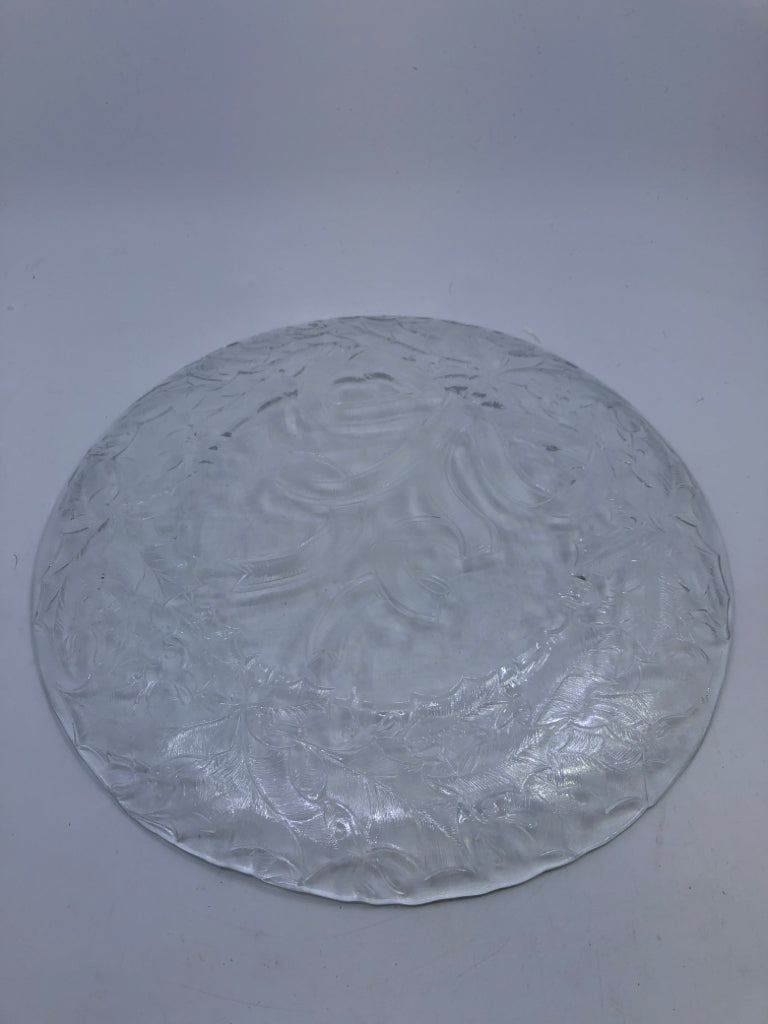GLASS EMBOSSED HOLIDAY WREATH PLATTER.