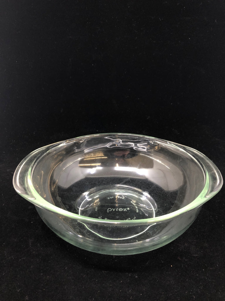 ROUND PYREX CLEAR GLASS MIXING BOWL W/HANDLES.