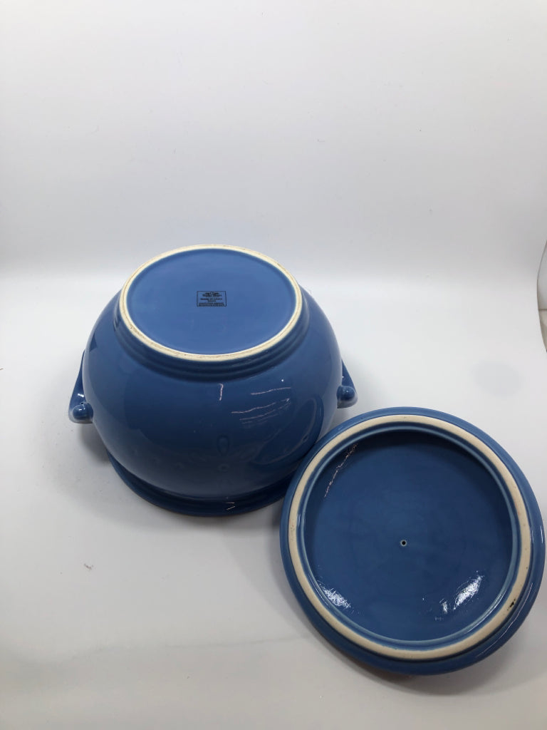 BLUE COOKIE JAR W LID.