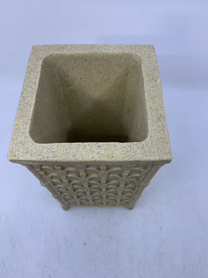HEAVY TEXTURED TAN PILLAR PLANTER.