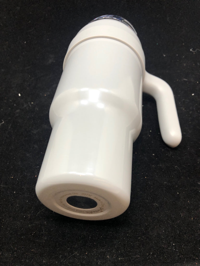 NWT LIGHT GREY 40OZ VACUUM SEAL TUMBLER.