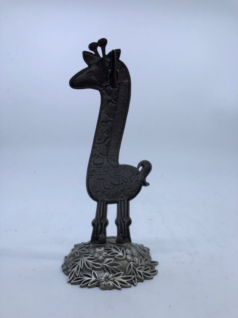 METAL GIRAFFE DECOR.