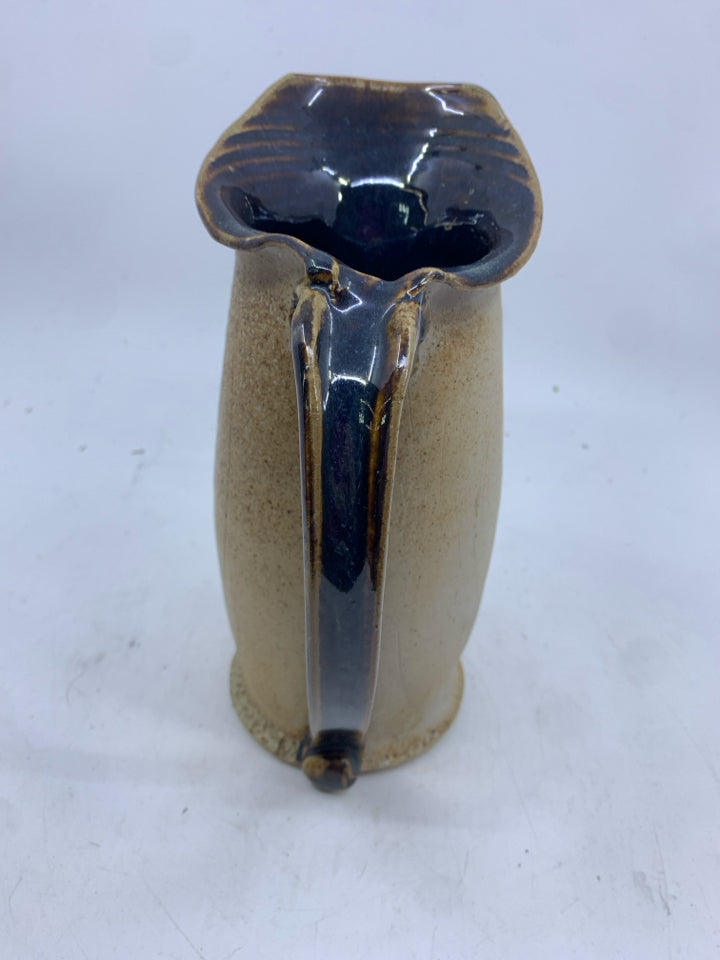 TAN/BROWN CERAMIC PITCHER.