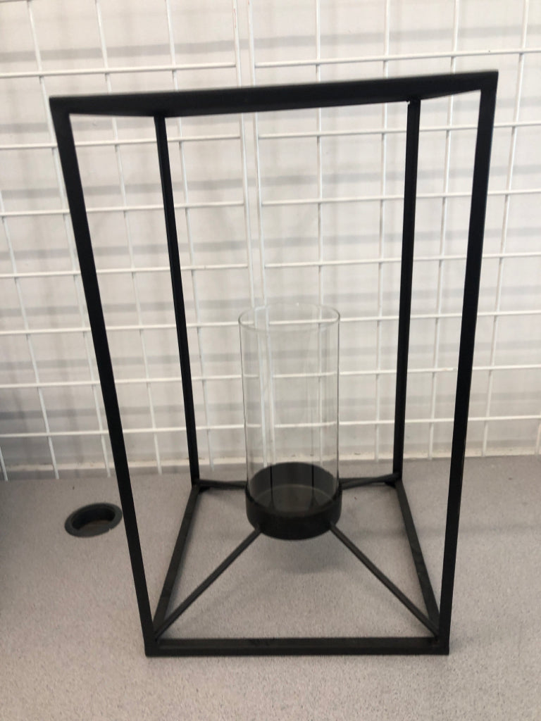LG OPEN-FRAME METAL CANDLE HOLDER.