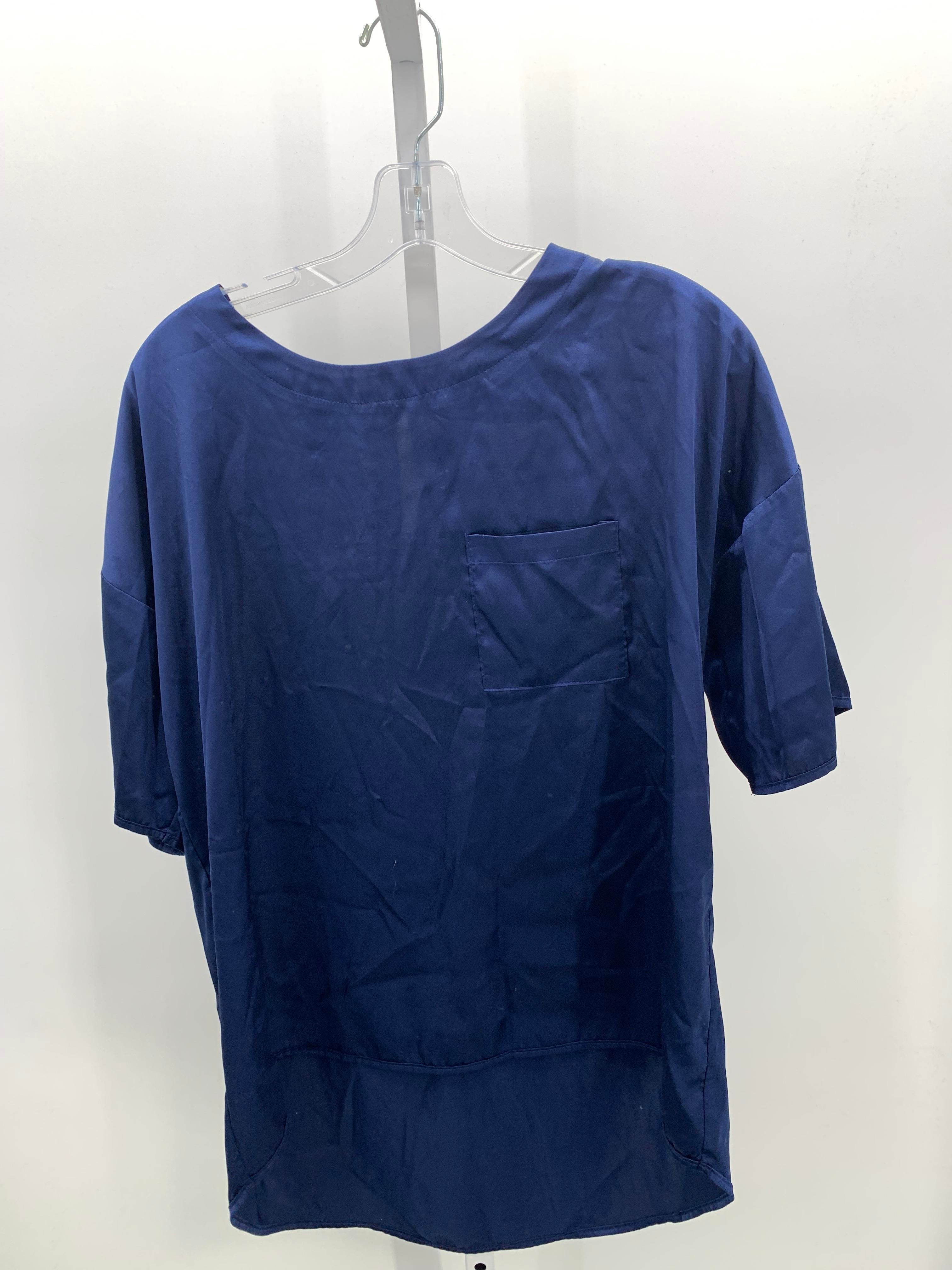 Size Medium Misses Short Sleeve Shirt