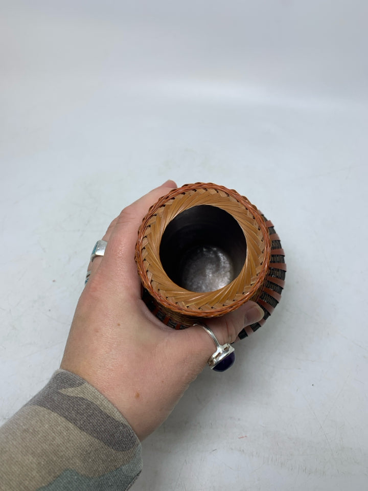 VERY DETAIL STRAW WOVEN STRIPED VASE W/ CERAMIC INSERT.