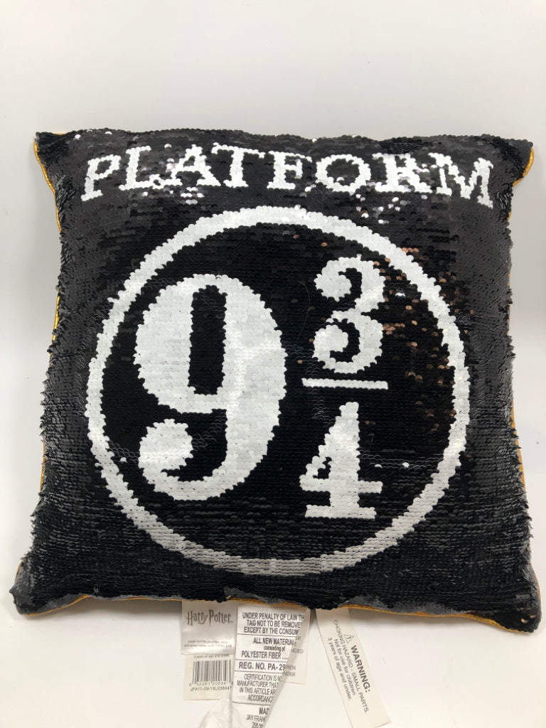 SEQUINS HARRY POTTER PLATFORM 9 3/4 DECORATIVE PILLOW.