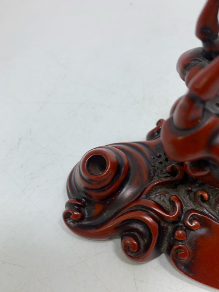 VTG RESIN REARING HORSE DOUBLE PEN HOLDER.