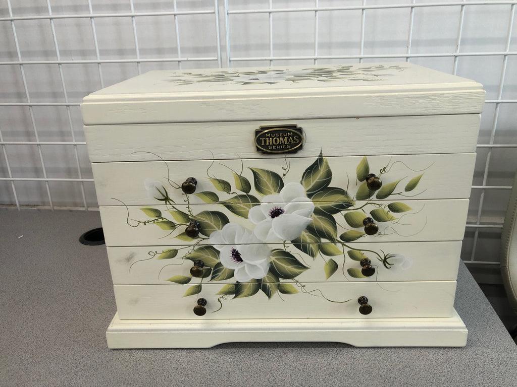 VTG CREAM, GREEN/ FLORAL JEWELRY BOX.