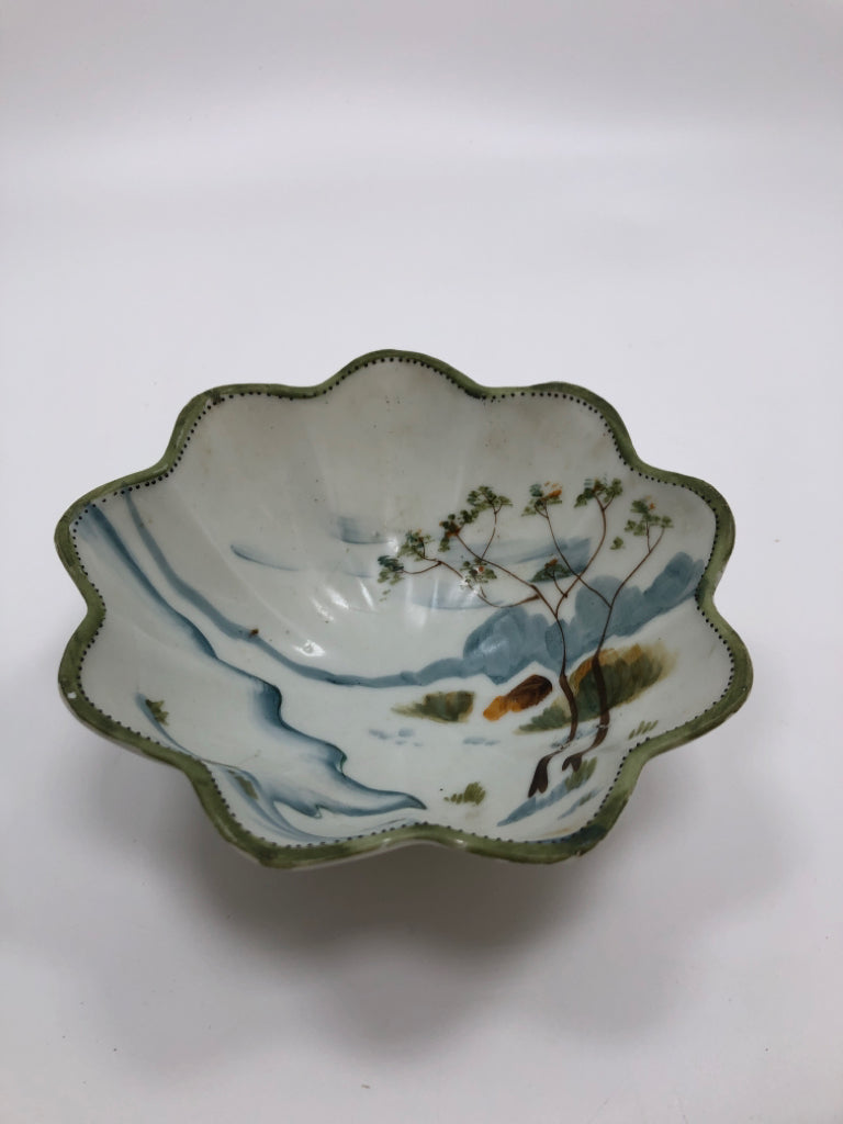 VTG GREEN/WHITE PORCELAIN CATCH ALL DISH W/LEGS.