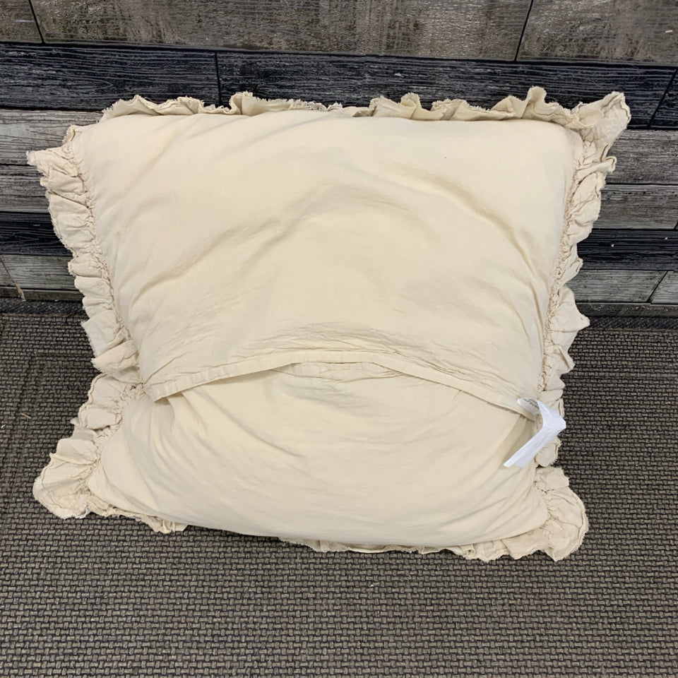 LG SQUARE LACE PILLOW.